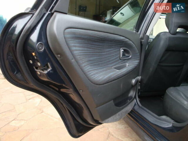 Черный Вольво В40, объемом двигателя 1.8 л и пробегом 219 тыс. км за 3600 $, фото 14 на Automoto.ua