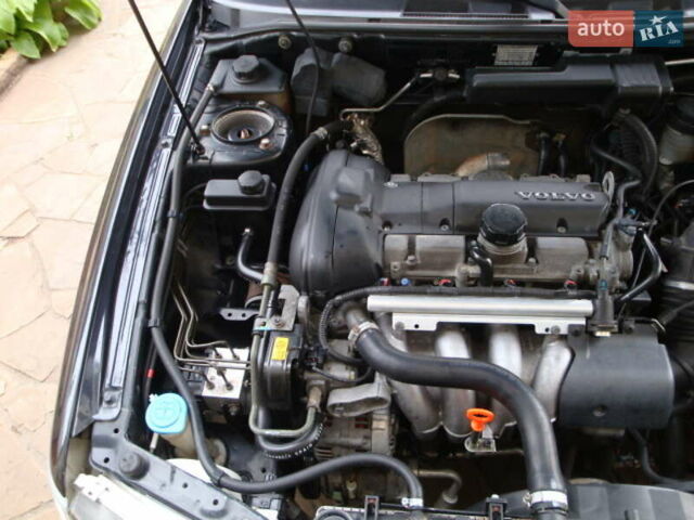 Черный Вольво В40, объемом двигателя 1.8 л и пробегом 219 тыс. км за 3600 $, фото 6 на Automoto.ua