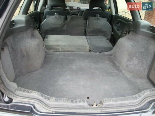 Черный Вольво В40, объемом двигателя 1.8 л и пробегом 219 тыс. км за 3600 $, фото 17 на Automoto.ua