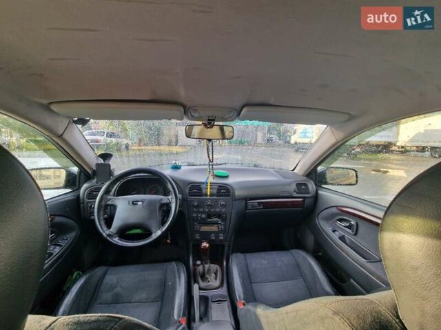 Черный Вольво В40, объемом двигателя 1.95 л и пробегом 427 тыс. км за 3900 $, фото 3 на Automoto.ua
