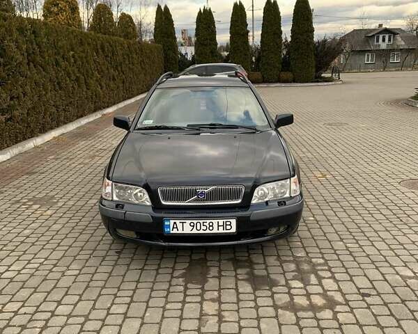 Черный Вольво В40, объемом двигателя 1.9 л и пробегом 385 тыс. км за 3200 $, фото 2 на Automoto.ua
