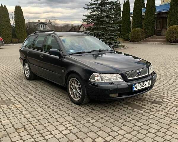 Черный Вольво В40, объемом двигателя 1.9 л и пробегом 385 тыс. км за 3200 $, фото 1 на Automoto.ua
