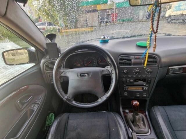 Вольво В40 2001 в Киеве на Automoto.ua Черный Вольво В40, объемом двигателя 1.9 л и пробегом 427 тыс. км за 3600 $, фото 2 на Automoto.ua