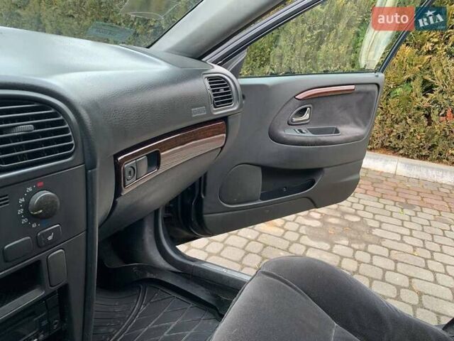 Черный Вольво В40, объемом двигателя 1.9 л и пробегом 385 тыс. км за 3200 $, фото 31 на Automoto.ua