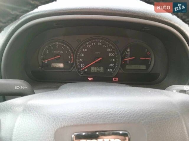 Вольво В40 2001 в Киеве на Automoto.ua Черный Вольво В40, объемом двигателя 1.9 л и пробегом 427 тыс. км за 3600 $, фото 17 на Automoto.ua