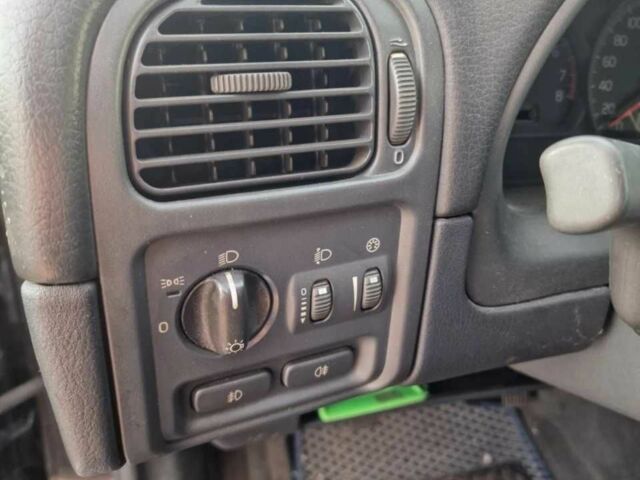 Вольво В40 2001 в Киеве на Automoto.ua Черный Вольво В40, объемом двигателя 1.9 л и пробегом 427 тыс. км за 3600 $, фото 7 на Automoto.ua