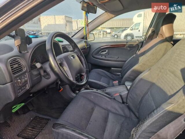 Черный Вольво В40, объемом двигателя 1.95 л и пробегом 427 тыс. км за 3900 $, фото 5 на Automoto.ua