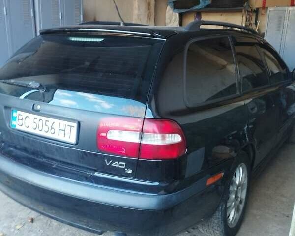 Черный Вольво В40, объемом двигателя 1.8 л и пробегом 320 тыс. км за 4300 $, фото 4 на Automoto.ua