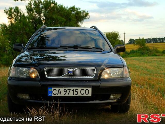 Чорний Вольво V40, об'ємом двигуна 1.8 л та пробігом 271 тис. км за 4000 $, фото 1 на Automoto.ua