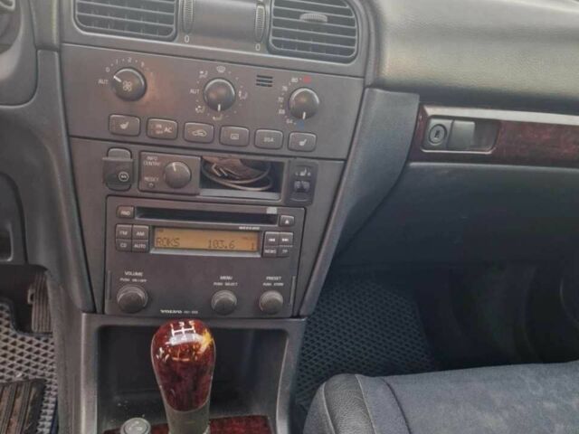 Вольво В40 2001 в Киеве на Automoto.ua Черный Вольво В40, объемом двигателя 1.9 л и пробегом 427 тыс. км за 3600 $, фото 1 на Automoto.ua