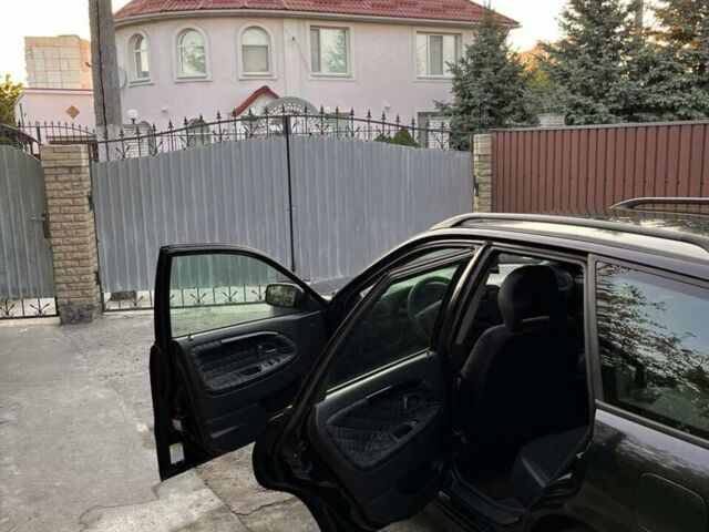 Черный Вольво В40, объемом двигателя 1.8 л и пробегом 240 тыс. км за 4000 $, фото 6 на Automoto.ua