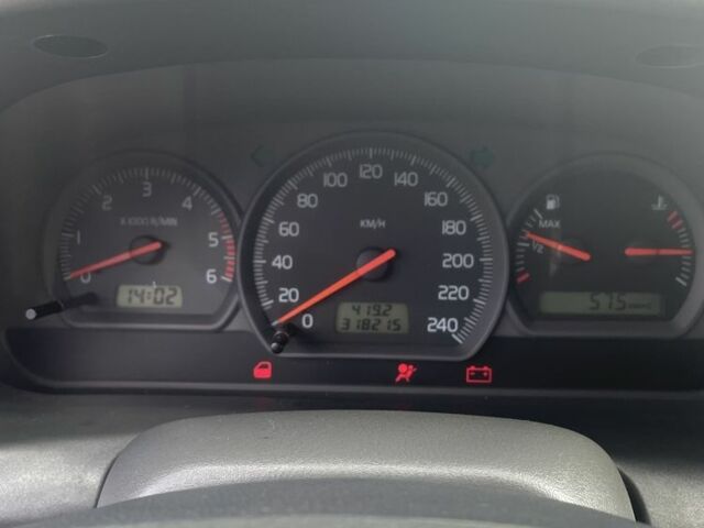 Черный Вольво В40, объемом двигателя 1.9 л и пробегом 320 тыс. км за 2900 $, фото 20 на Automoto.ua