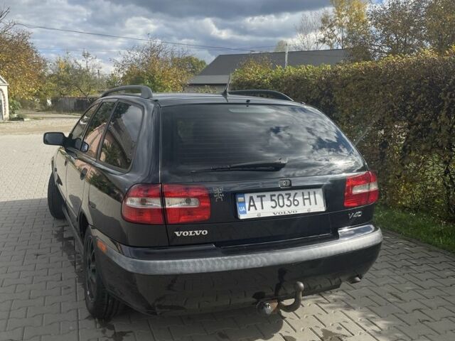 Черный Вольво В40, объемом двигателя 1.9 л и пробегом 320 тыс. км за 2900 $, фото 5 на Automoto.ua