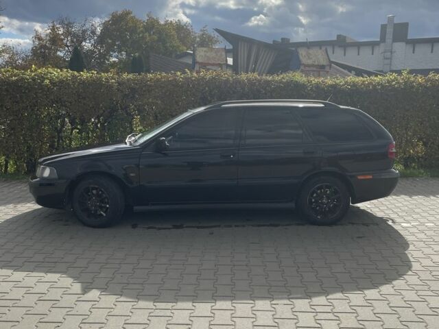 Черный Вольво В40, объемом двигателя 1.9 л и пробегом 320 тыс. км за 2900 $, фото 3 на Automoto.ua