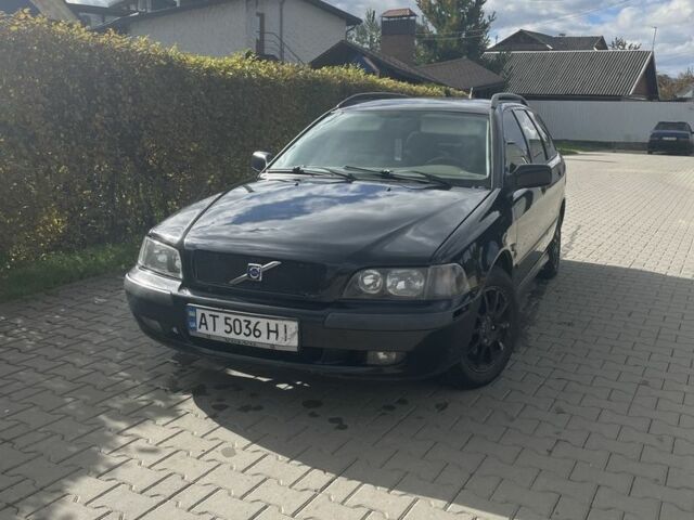 Черный Вольво В40, объемом двигателя 1.9 л и пробегом 320 тыс. км за 2900 $, фото 1 на Automoto.ua