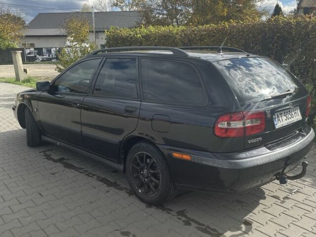 Черный Вольво В40, объемом двигателя 1.9 л и пробегом 320 тыс. км за 2900 $, фото 2 на Automoto.ua
