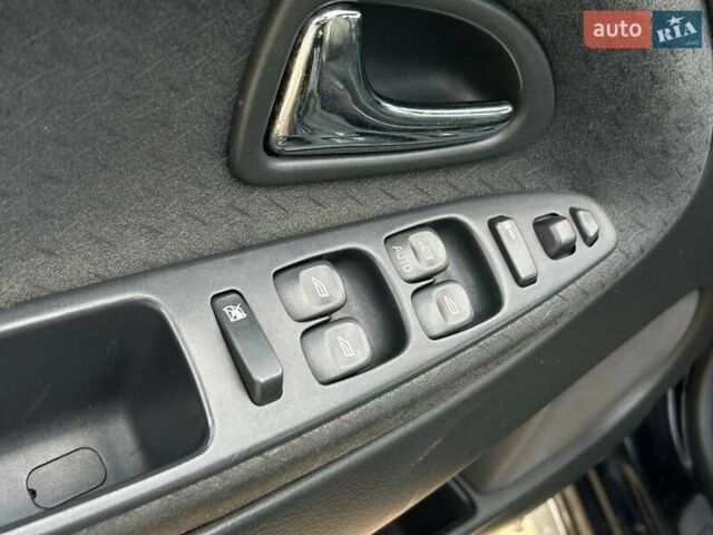 Черный Вольво В40, объемом двигателя 1.9 л и пробегом 240 тыс. км за 3500 $, фото 11 на Automoto.ua