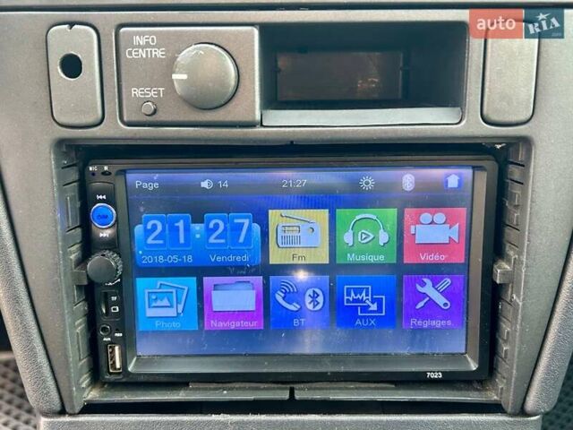 Черный Вольво В40, объемом двигателя 1.9 л и пробегом 240 тыс. км за 3500 $, фото 19 на Automoto.ua