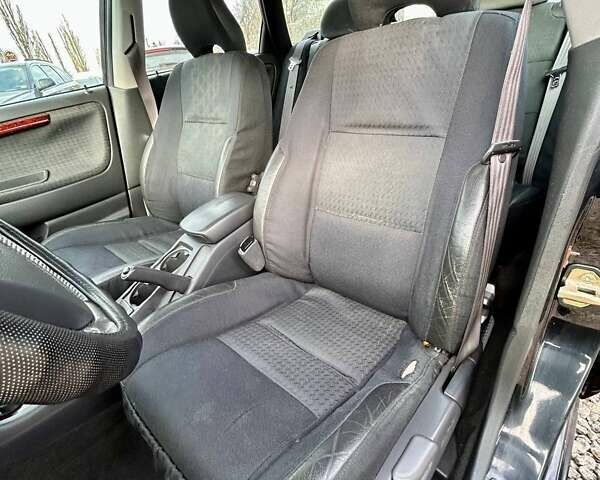 Черный Вольво В40, объемом двигателя 1.9 л и пробегом 240 тыс. км за 3500 $, фото 14 на Automoto.ua