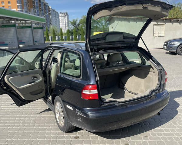 Черный Вольво В40, объемом двигателя 1.8 л и пробегом 275 тыс. км за 3800 $, фото 2 на Automoto.ua