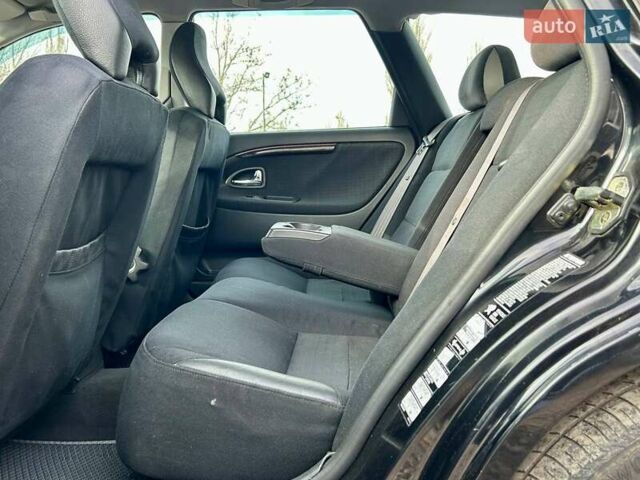 Черный Вольво В40, объемом двигателя 1.9 л и пробегом 240 тыс. км за 3500 $, фото 22 на Automoto.ua