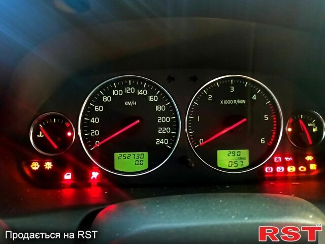 Черный Вольво В40, объемом двигателя 1.9 л и пробегом 252 тыс. км за 1800 $, фото 6 на Automoto.ua