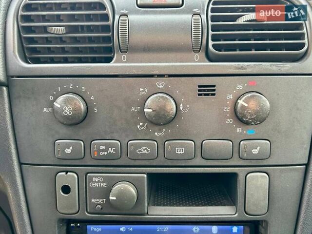 Черный Вольво В40, объемом двигателя 1.9 л и пробегом 240 тыс. км за 3500 $, фото 17 на Automoto.ua