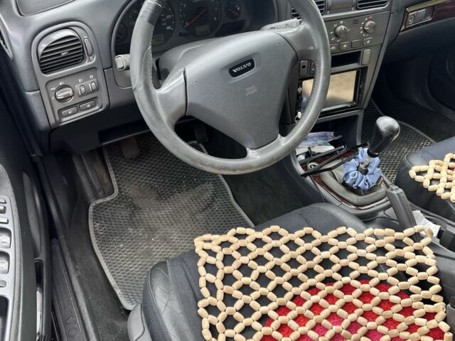 Черный Вольво В40, объемом двигателя 1.9 л и пробегом 300 тыс. км за 4000 $, фото 3 на Automoto.ua