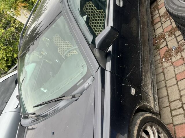 Черный Вольво В40, объемом двигателя 1.9 л и пробегом 300 тыс. км за 4000 $, фото 2 на Automoto.ua