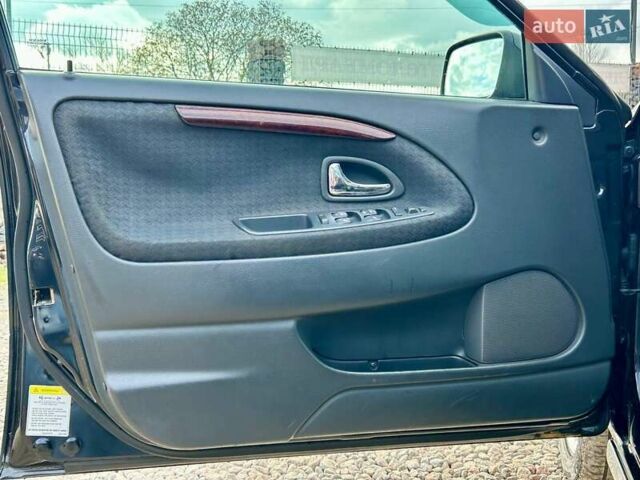 Черный Вольво В40, объемом двигателя 1.9 л и пробегом 240 тыс. км за 3500 $, фото 10 на Automoto.ua