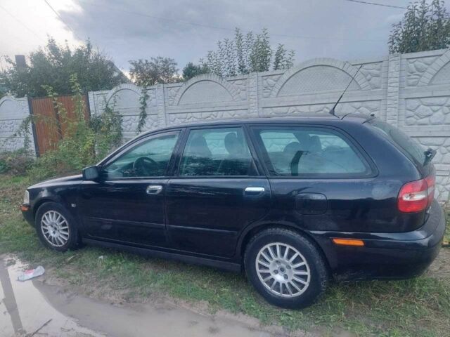 Вольво В40 2004 в Ровно на Automoto.ua Черный Вольво В40, объемом двигателя 1.9 л и пробегом 330 тыс. км за 1987 $, фото 1 на Automoto.ua