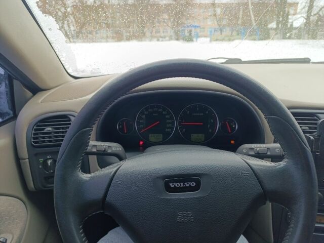 Черный Вольво В40, объемом двигателя 1.9 л и пробегом 332 тыс. км за 2000 $, фото 10 на Automoto.ua