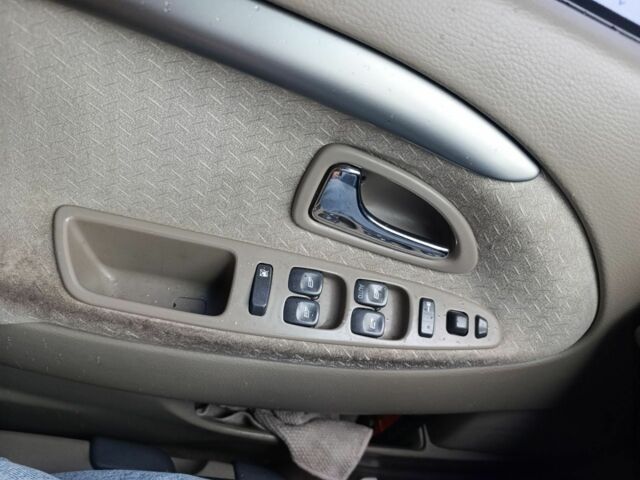 Чорний Вольво V40, об'ємом двигуна 1.9 л та пробігом 334 тис. км за 1500 $, фото 9 на Automoto.ua
