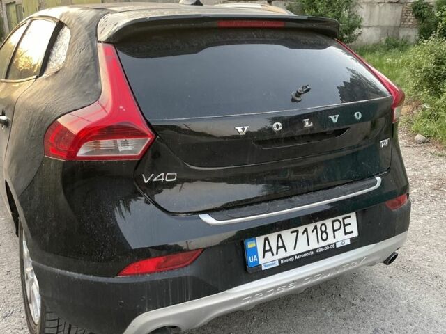 Чорний Вольво V40, об'ємом двигуна 2 л та пробігом 113 тис. км за 6500 $, фото 9 на Automoto.ua