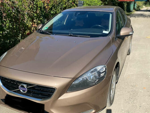 Коричневий Вольво V40, об'ємом двигуна 1.6 л та пробігом 195 тис. км за 10900 $, фото 2 на Automoto.ua