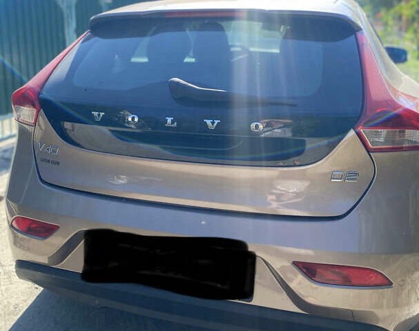 Коричневий Вольво V40, об'ємом двигуна 1.6 л та пробігом 195 тис. км за 10900 $, фото 5 на Automoto.ua