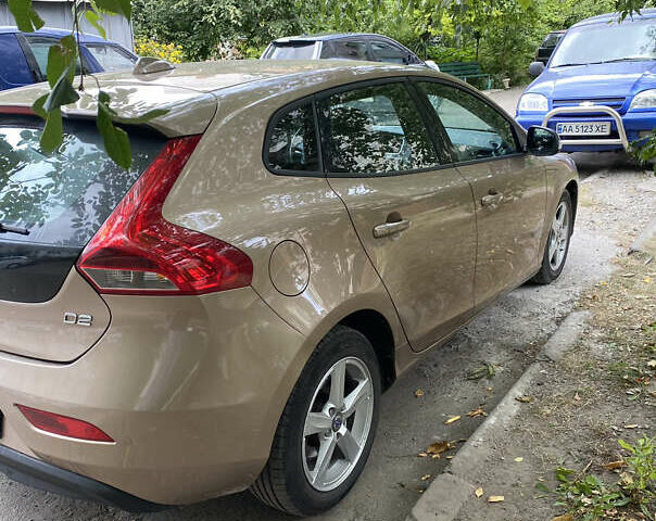 Коричневий Вольво V40, об'ємом двигуна 1.6 л та пробігом 195 тис. км за 10900 $, фото 12 на Automoto.ua