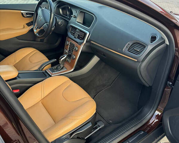 Коричневый Вольво В40, объемом двигателя 1.97 л и пробегом 85 тыс. км за 15999 $, фото 11 на Automoto.ua