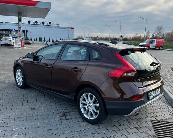 Коричневый Вольво В40, объемом двигателя 1.97 л и пробегом 85 тыс. км за 15999 $, фото 5 на Automoto.ua