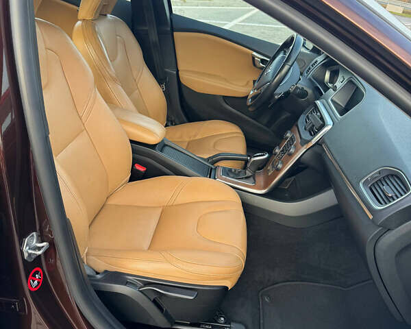 Коричневый Вольво В40, объемом двигателя 1.97 л и пробегом 85 тыс. км за 15999 $, фото 10 на Automoto.ua