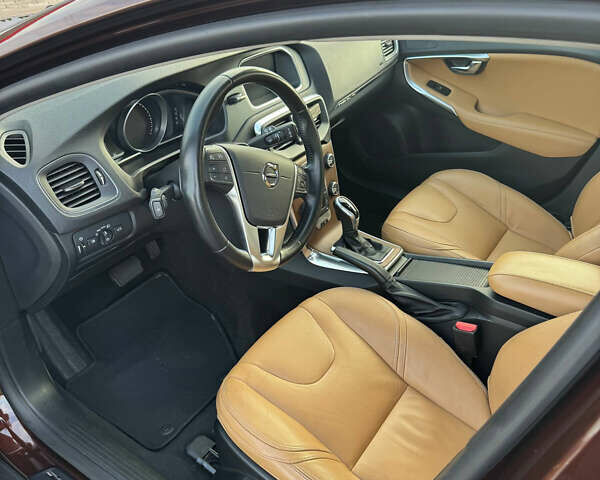 Коричневый Вольво В40, объемом двигателя 1.97 л и пробегом 85 тыс. км за 15999 $, фото 6 на Automoto.ua