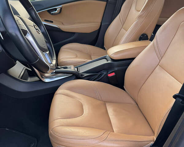 Коричневый Вольво В40, объемом двигателя 1.97 л и пробегом 85 тыс. км за 15999 $, фото 14 на Automoto.ua