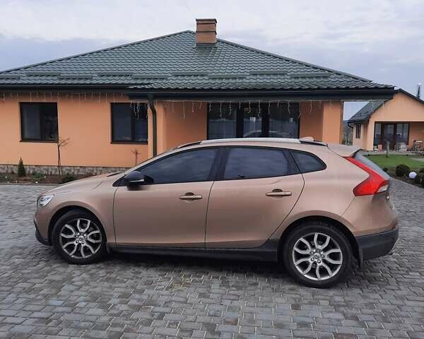 Коричневий Вольво V40, об'ємом двигуна 2 л та пробігом 100 тис. км за 19000 $, фото 3 на Automoto.ua