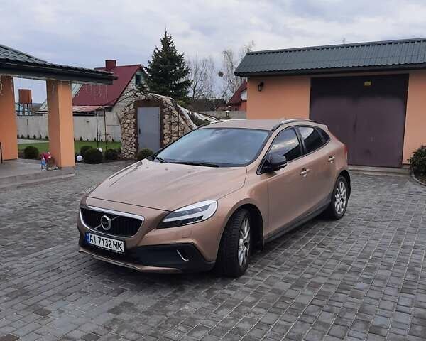 Коричневий Вольво V40, об'ємом двигуна 2 л та пробігом 100 тис. км за 19000 $, фото 2 на Automoto.ua