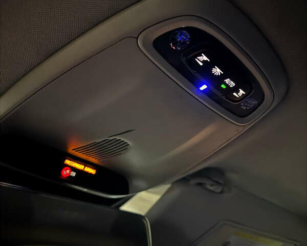 Червоний Вольво V40, об'ємом двигуна 1.6 л та пробігом 127 тис. км за 13500 $, фото 7 на Automoto.ua