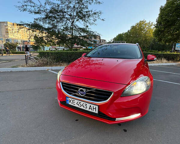 Червоний Вольво V40, об'ємом двигуна 1.56 л та пробігом 236 тис. км за 9000 $, фото 7 на Automoto.ua