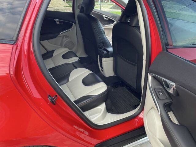 Червоний Вольво V40, об'ємом двигуна 1.6 л та пробігом 226 тис. км за 11900 $, фото 13 на Automoto.ua