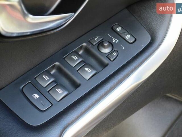 Червоний Вольво V40, об'ємом двигуна 1.97 л та пробігом 59 тис. км за 17900 $, фото 22 на Automoto.ua