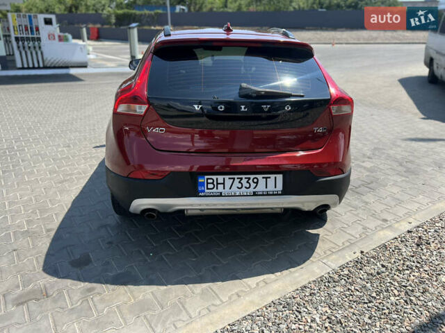 Красный Вольво В40, объемом двигателя 1.97 л и пробегом 61 тыс. км за 16500 $, фото 2 на Automoto.ua