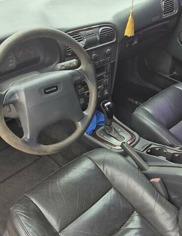 Червоний Вольво V40, об'ємом двигуна 1.95 л та пробігом 220 тис. км за 3900 $, фото 10 на Automoto.ua